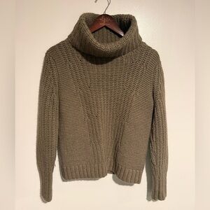 NWOT Banana Republic Italian Yarn Chunky Turtleneck Sweater NWOT